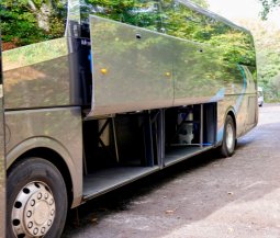 Coach with luggage compartment 